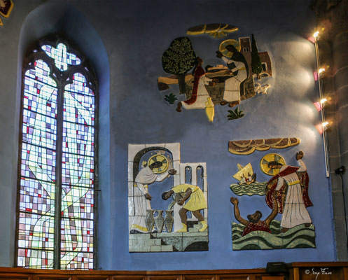 Les céramiques de cette église ont été réalisés par Sigismond Olesiewicz, dit Jean Olin, né le 21 06 1891 à Barhn en Ukraine, et mort le 13 mai 1972 à Paris, c’est un artiste peintre, décorateur, illustrateur, graveur, d'origine polonaise