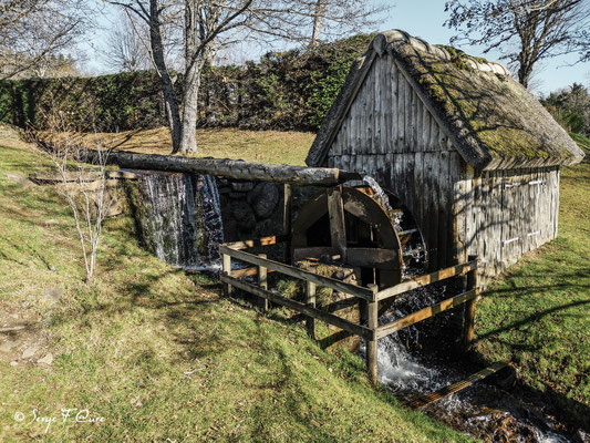 Le moulin à eau de Murat le Quaire - Massif du Sancy - Auvergne - France 