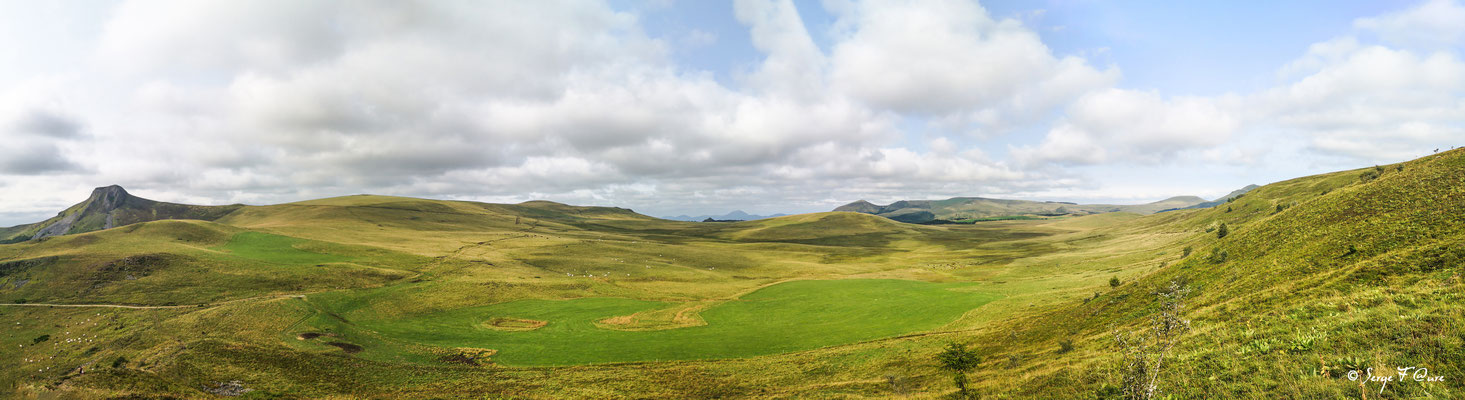 Le plateau du Guéry vu du Puy Gros  - Massif du Sancy - Auvergne - France - Vue panoramique