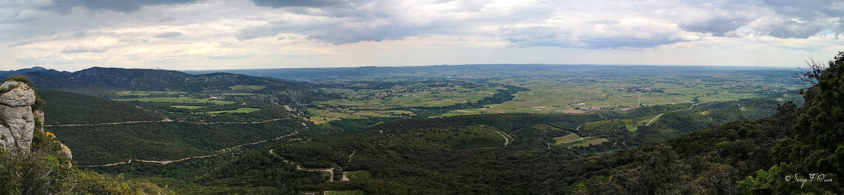 Panoramique vu du Roc des 2 Vierges à Saint Saturnin de Lucian