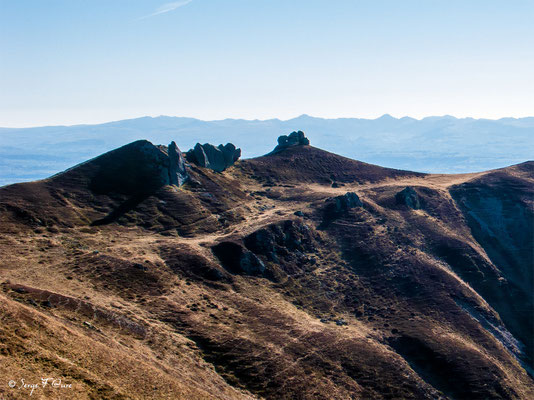Les aiguilles du diable - Massif du Sancy (Le Puy de Sancy au centre altitude de 1886 m) - Auvergne - France