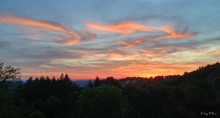Coucher de soleil vu de Murat le Quaire - Massif du Sancy - Auvergne - France