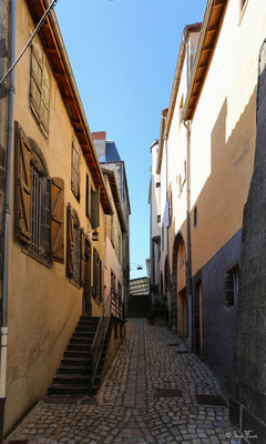 Dans les ruelles de Maringues