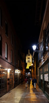 Tout au long des petites rues de Leon by night - Espagne - Sur le chemin de Compostelle