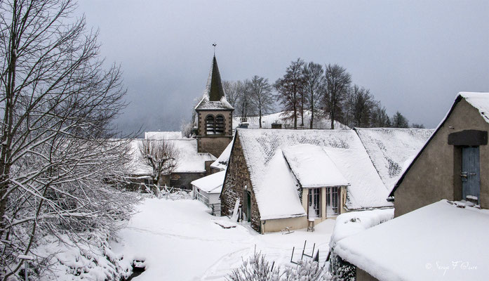 Le village de Murat le Quaire sous la neige - Massif du Sancy - Auvergne - France