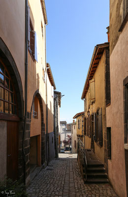 Dans les ruelles de Maringues