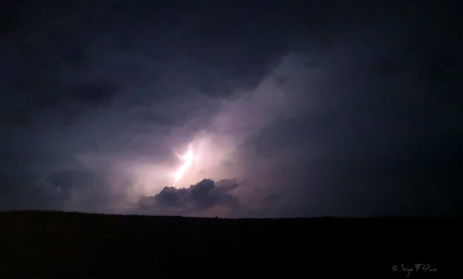 Orage sur le plateau de Charlannes - côté Liournat - vu de Murat-le Quaire -Massif du Sancy - Auvergne - France