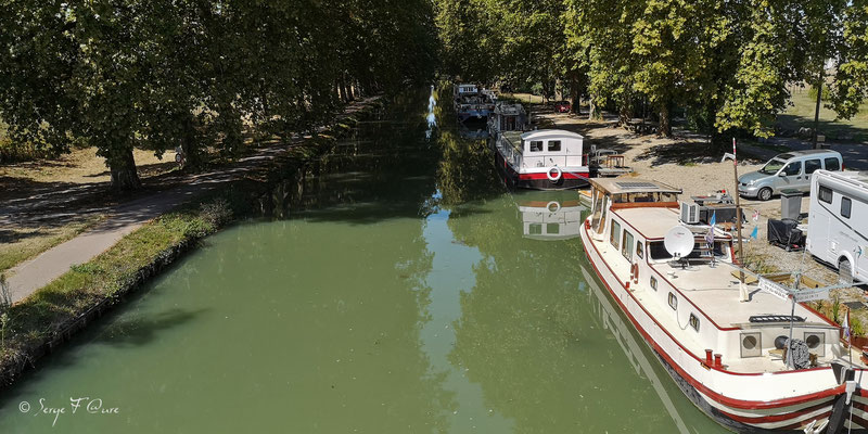 Le canal latéral à la Garonne à Malause - France - Sur le chemin de Compostelle