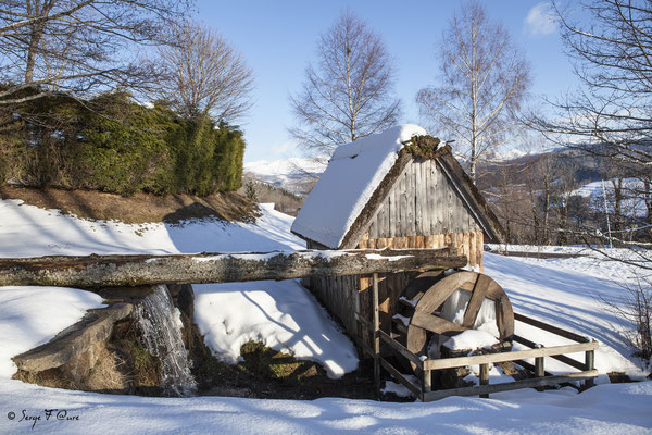 Le moulin à eau de Murat le Quaire - Massif du Sancy - Auvergne - France 