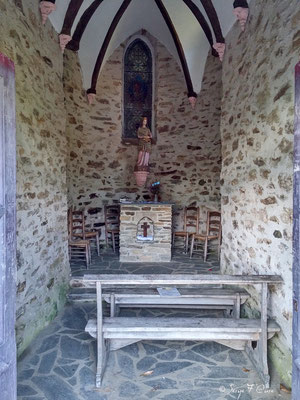 Chapelle Sainte Foy au dessus Conques en direction de "les Clémenties" Vue de conques  (Chemin de Compostelle 2014)