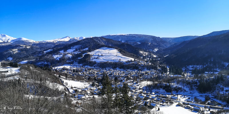 Panoramique sur La Bourboule enneigé - vu de Murat le Quaire