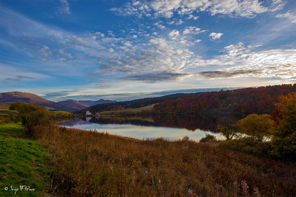 Coucher de soleil sur le lac du Guéry - Massif du Sancy - Auvergne - France