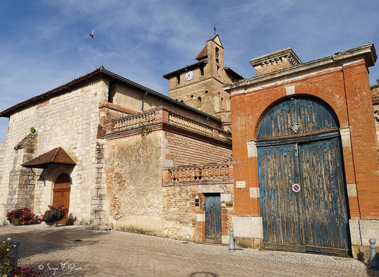 Entrée du presbytère de Pommevic - France - Sur le chemin de Compostelle