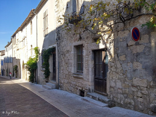Dans les vieille rues de Lauzerte - Village médiéval - Sur le chemin de Compostelle