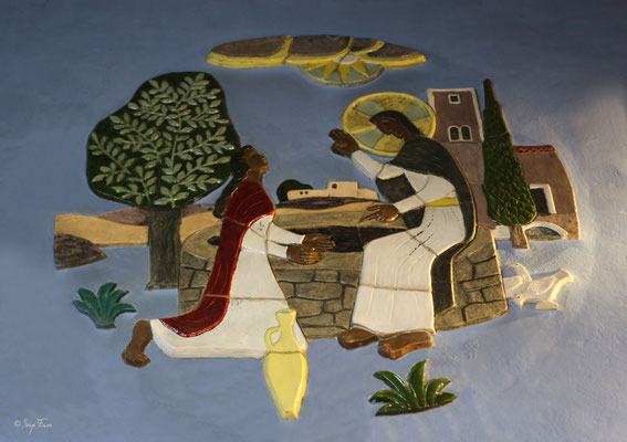 Les céramiques de cette église ont été réalisés par Sigismond Olesiewicz, dit Jean Olin, né le 21 06 1891 à Barhn en Ukraine, et mort le 13 mai 1972 à Paris, c’est un artiste peintre, décorateur, illustrateur, graveur, d'origine polonaise
