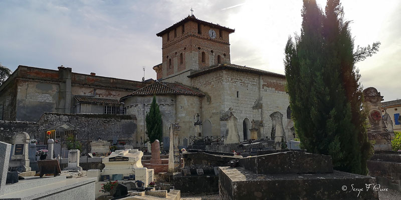 Cimetière et église de Pommevic - France - Sur le chemin de Compostelle