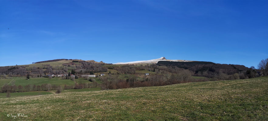 Vue sur la Banne d'Ordanche - Mes randonnées - Massif du Sancy - Auvergne - France