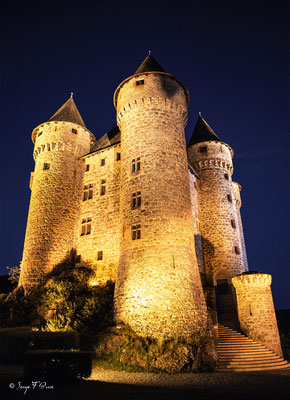 Château de Val à Lanobre dans le Cantal en Auvergne - France