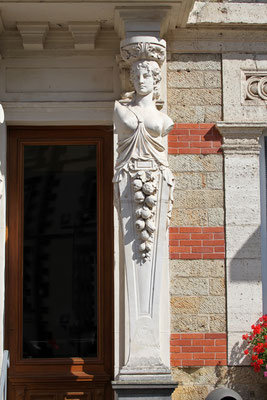 Détail des colonnes de l'entrée de la Mairie de La Bourboule - Auvergne - France