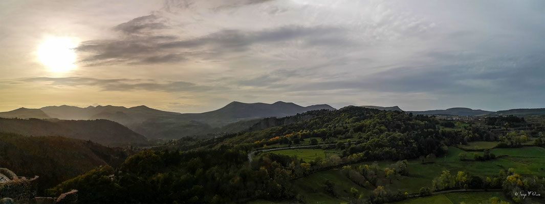 Paysage du Massif du Sancy vu du château de Murol - Massif du Sancy - Auvergne - France
