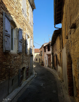 Rue d'Eauze dans le département du Gers - France - Sur le chemin de Compostelle 