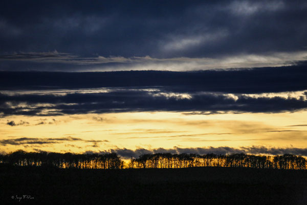 Coucher de soleil à Liournat - Commune de St Sauves d'Auvergne - Massif du Sancy - France