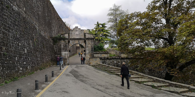 Entrée de la citadelle de Pampelune - Sur le chemin de Compostelle