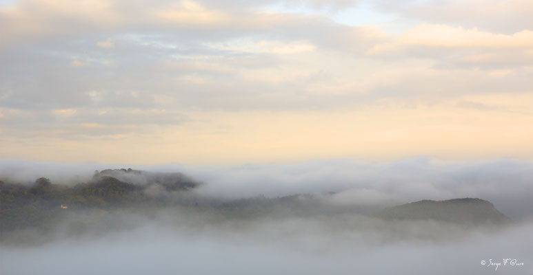 Brumes du matin - Les Chaumettes Hautes - Massif du Sancy - Auvergne - France