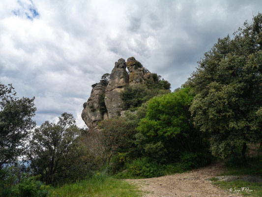 Le Roc des 2 Vierges à Saint Saturnin de Lucian