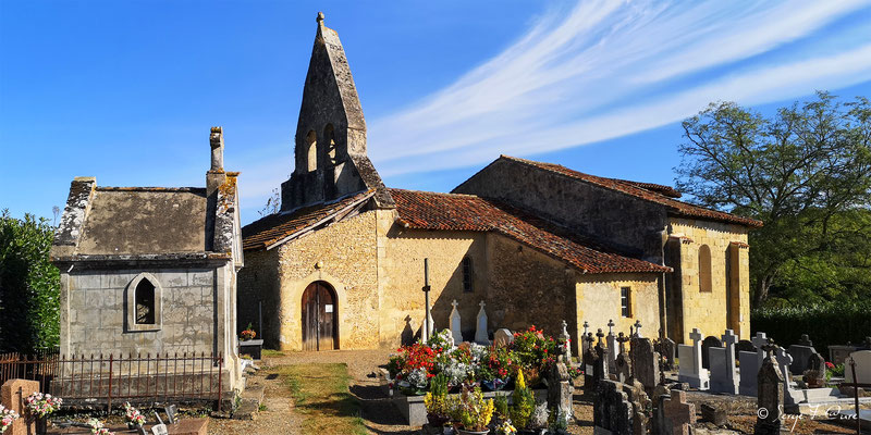L'église Saint-Jacques de Sensacq se situe à la sortie de la commune de Miramont-Sensacq - Les Landes - Sur le chemin de Compostelle