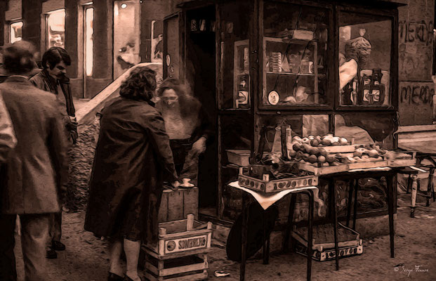A partir d'une photo argentique en Noir et blanc que j'avais prise en 1982 à Gène en Italie. Ma grilleuse de châtaignes prend toute sa dimension une fois transformé façon tableau.