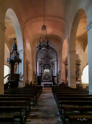 Intérieur de l’église Sainte-Quitterie, au sud-ouest de la ville d'Aire-sur-l'Adour, dans le département des Landes. Elle est de style gothique du XIIIᵉ – XIVᵉ siècle, hormis le chevet qui date de la fin du XIᵉ siècle