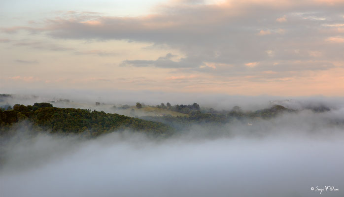 Brumes du matin - Liournat - Plateau de Charlannes - Massif du Sancy - Auvergne - France