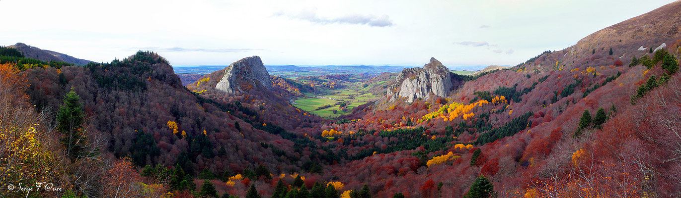 Les Roches Tuilière et Sanadoire au Guéry - Massif du Sancy - Auvergne - France - Vue panoramique