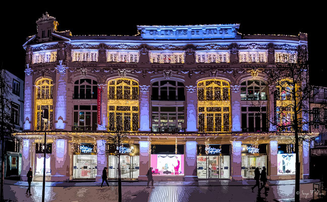 Inspiré par Noël, je viens de transformer en tableau les Galeries de Jaude en photo tableau. C'est une entité de Clermont-Ferrand qui m'a inspiré, habillée de sa multitude de lumières en fête.