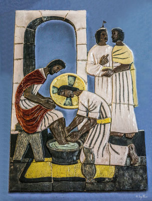 Les céramiques de cette église ont été réalisés par Sigismond Olesiewicz, dit Jean Olin, né le 21 06 1891 à Barhn en Ukraine, et mort le 13 mai 1972 à Paris, c’est un artiste peintre, décorateur, illustrateur, graveur, d'origine polonaise
