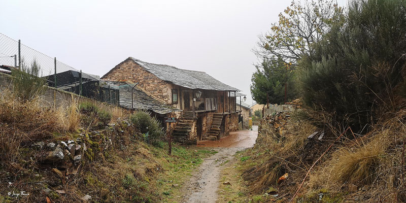 En allant de Foncebadon à Ponferrada - Sur le chemin de Compostelle