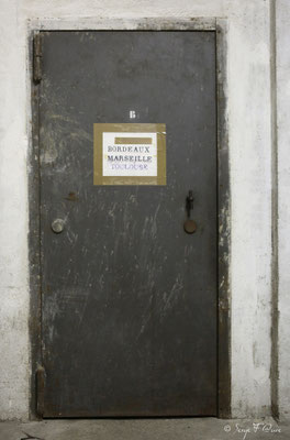 Porte de coffre dans les souterrains recueillant le trésor de la banque de France sous le gouvernement de Vichy au Médicis Palace à La Bourboule - Auvergne - France