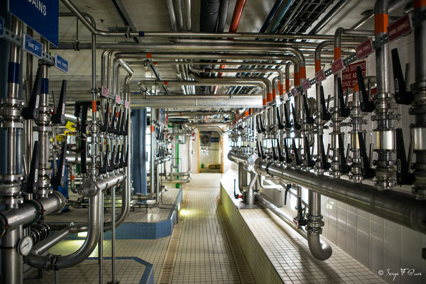 Machinerie et vannes de contrôle d'eaux thermales