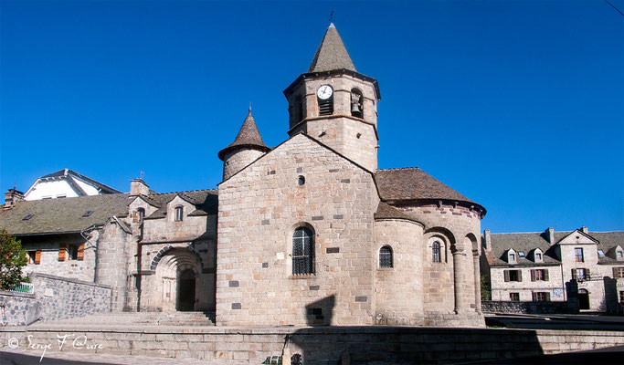Eglise de Nasbinals - France - Sur le chemin de St Jacques de Compostelle (santiago de compostela) - Le Chemin du Puy ou Via Podiensis (variante par Rocamadour)