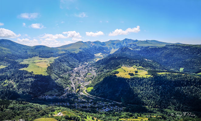 Le Mont Dore vu du Puy Gros - Massif du Sancy - Auvergne - France