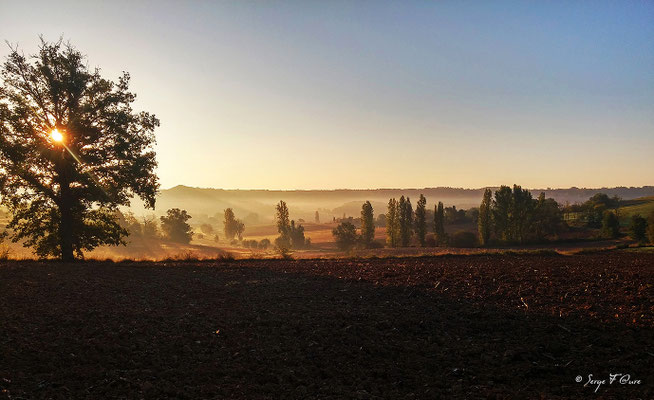 Après le hameau de Bonal entre Montcuq et Lauzerte - Sur le chemin de St Jacques de Compostelle (santiago de compostela) - Le Chemin du Puy ou Via Podiensis (variante par Rocamadour) - Septembre 2014