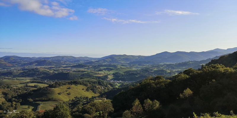 Après St-Jean-Pied-de-Port en montant au col de Roncevaux pour accéder à la partie Espagnole - Sur le chemin de Compostelle