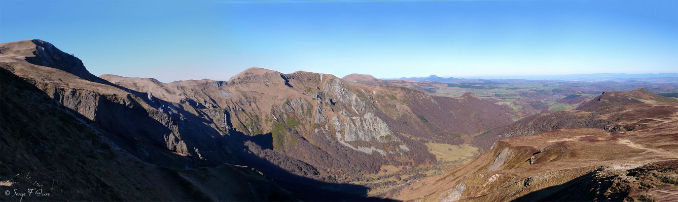 Le crêtes du Sancy - Vue sur la Vallée de Chaudefour - Le Mont Dore - Massif du Sancy - Auvergne - France