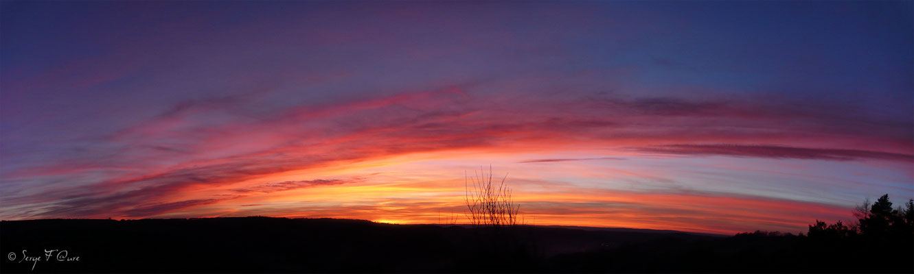 Coucher de soleil sur le plateau de Charlanne - Liournat - - Massif du Sancy - Auvergne - France - Vue panoramique