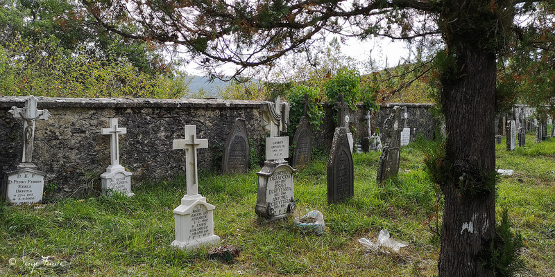 Cimetière entre Viscarret -Bizkarreta-Gerendiain et Zubiri - Sur le chemin de Compostelle