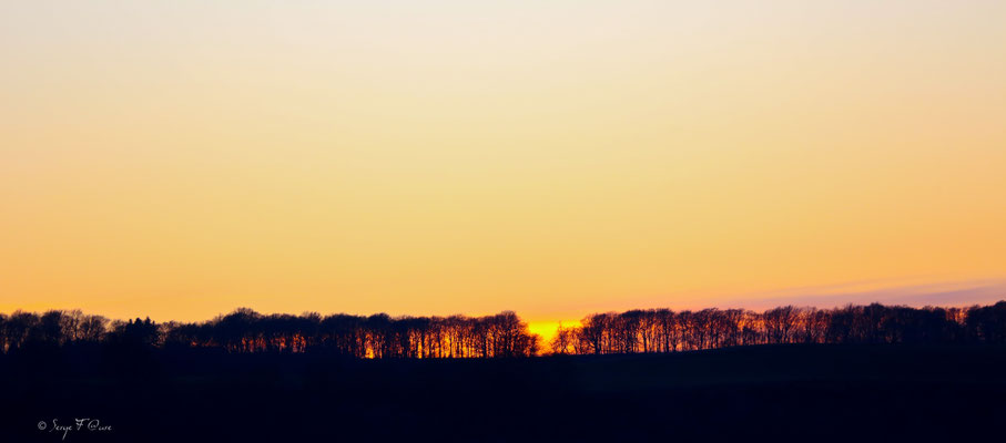 Coucher de soleil à Liournat - Commune de St Sauves d'Auvergne - Massif du Sancy - France