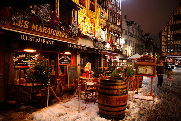 Rouen sous la neige - Place du Vieux Marché (Décembre 2010)