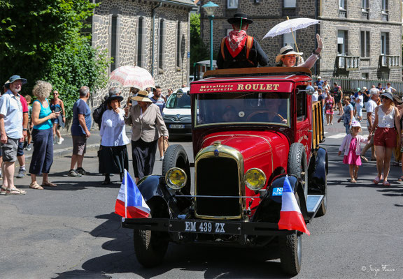 Défilé belle époque des 125 ans du Funiculaire - Le 14 juillet 2023  - Le Mont Dore - Massif du Sancy - Auvergne - France 