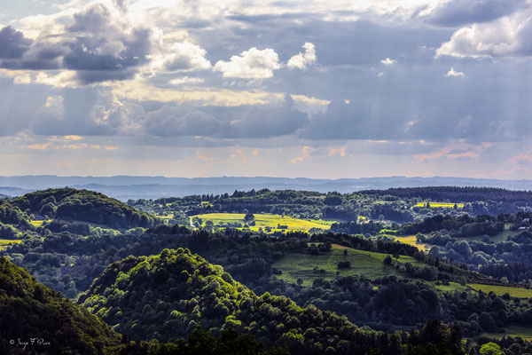 La Pailloncy et Châteauneuf - St-Sauves d'Auvergne - Massif du Sancy - Auvergne - France